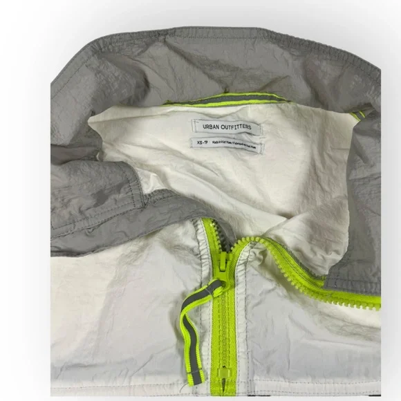 SALE 🍒 Urban Outfitters Cinched 90’s Style Popover Windbreaker - Picture 4 of 6